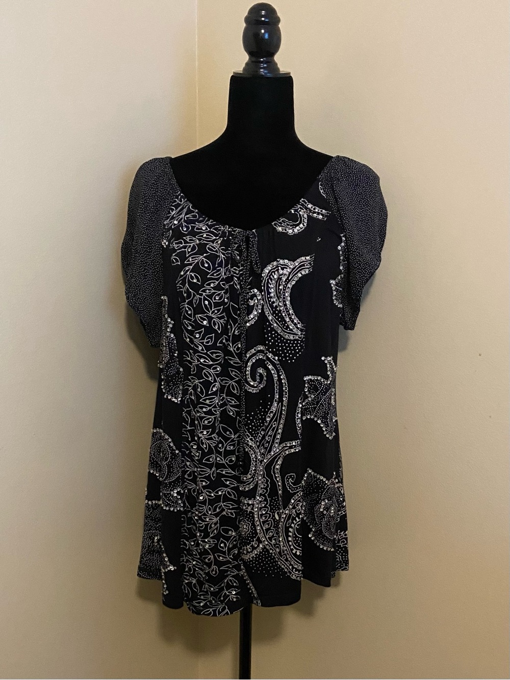 Bila Black and White Paisley Scoop Neck Tunic